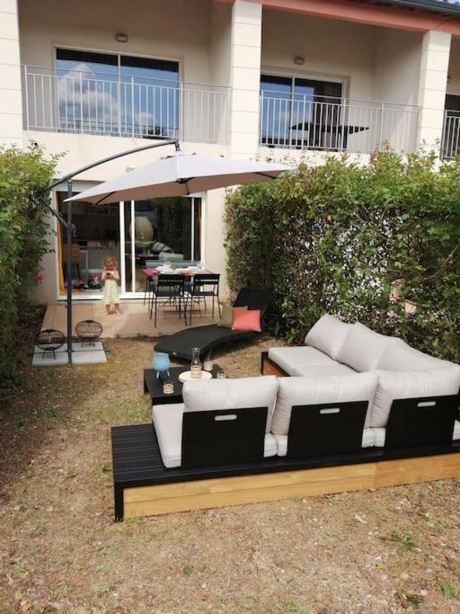 Le Soleil D Eugenie Appartement Dans Residence Avec Piscine Commune Pres De Carcassonne Olonzac エクステリア 写真