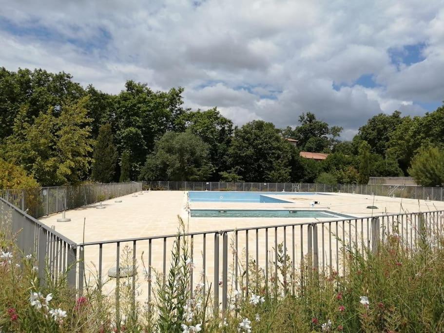Le Soleil D Eugenie Appartement Dans Residence Avec Piscine Commune Pres De Carcassonne Olonzac エクステリア 写真