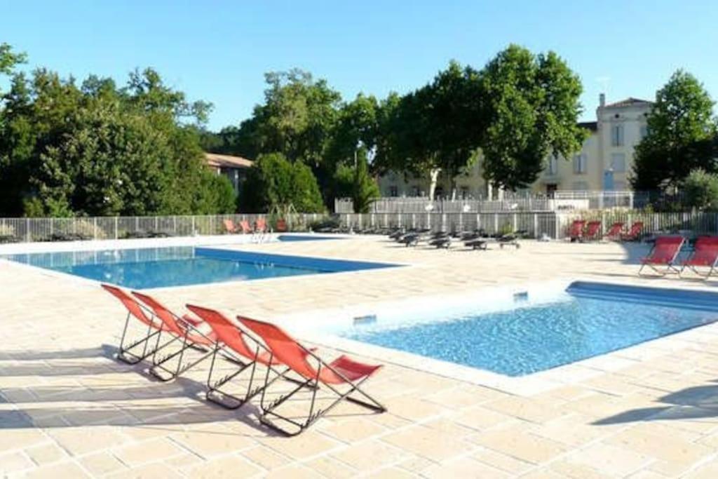 Le Soleil D Eugenie Appartement Dans Residence Avec Piscine Commune Pres De Carcassonne Olonzac エクステリア 写真