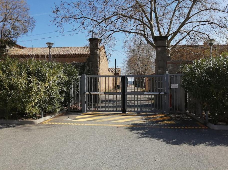 Le Soleil D Eugenie Appartement Dans Residence Avec Piscine Commune Pres De Carcassonne Olonzac エクステリア 写真