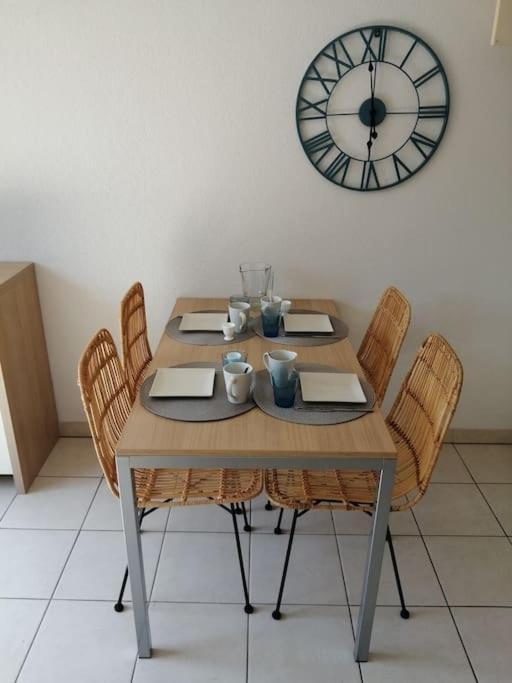 Le Soleil D Eugenie Appartement Dans Residence Avec Piscine Commune Pres De Carcassonne Olonzac エクステリア 写真